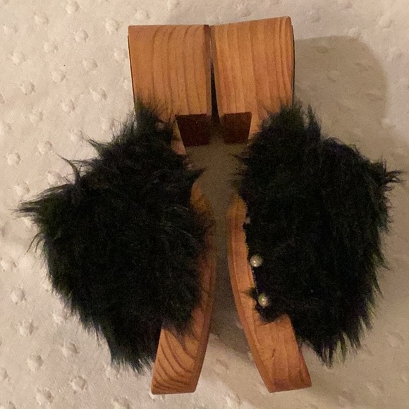 NNB Free people black faux fur & wood low heels sandals # 38/ 7.5 M - Picture 6 of 8